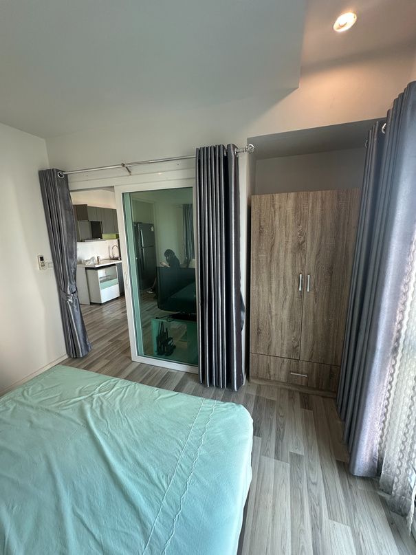 Bedroom before the renovation contract