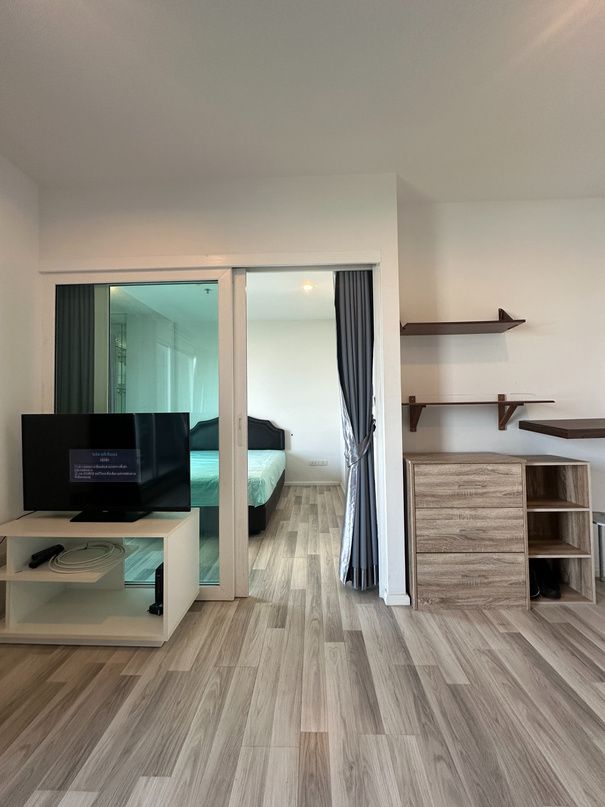 Room corner before the renovation contract